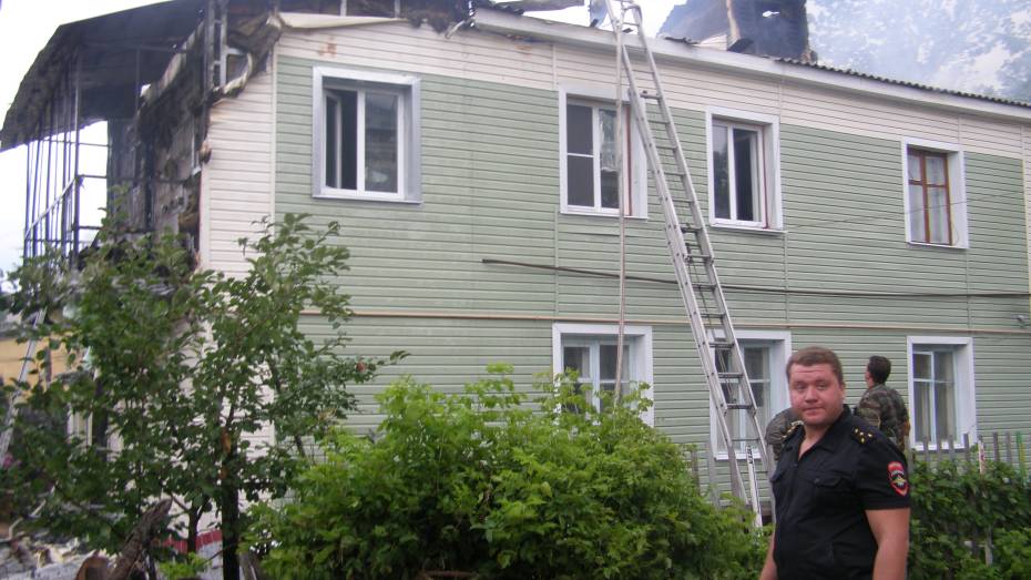 В Павловске при пожаре в двухэтажном доме серьезно пострадал 47-летний мужчина