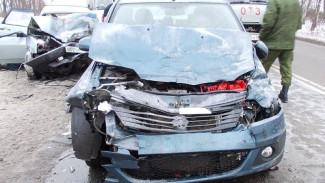 В Воронежской области в массовом ДТП на трассе пострадали 4 человека