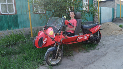 Житель Ольховатки смастерил скутер для друга-инвалида