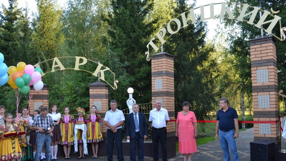 Село троицкое воронеж. Село Троицкое Лискинский район. Троицкое Лискинский район Воронежская. Село Троицкое Воронежская область Лискинский район. Троицкий парк Лискинский район Воронежская область.