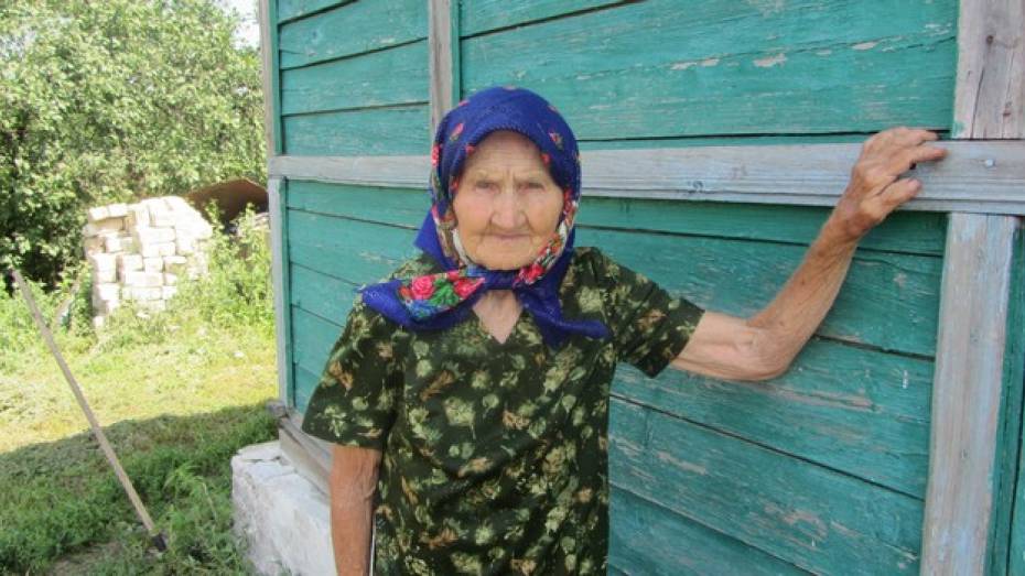 Жительница Каширского района в 98 лет полет огород, косит траву и управляется по хозяйству