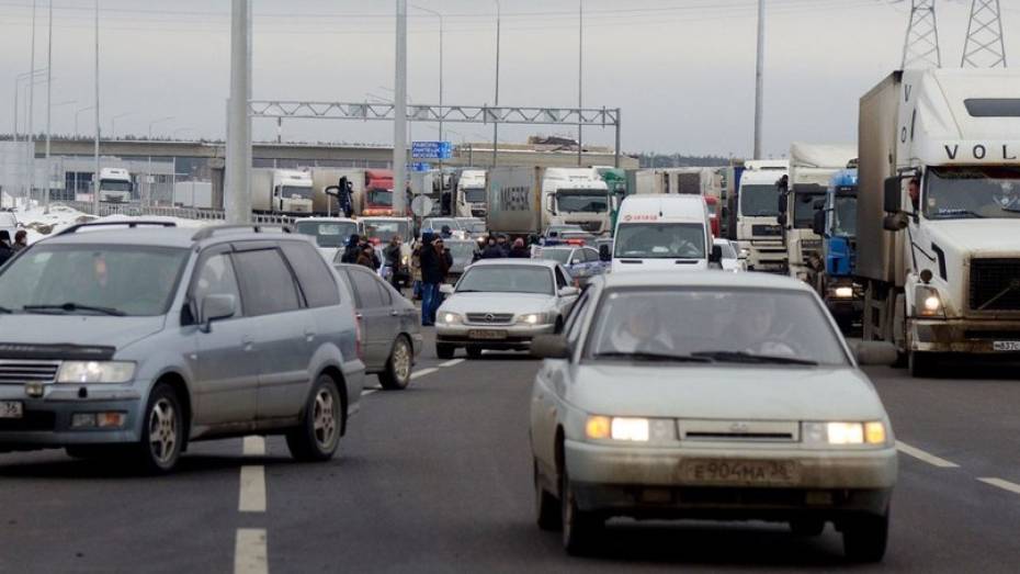 Воронежские дорожники предупредили водителей о неблагоприятной погоде
