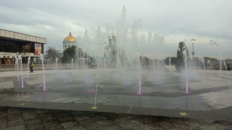 В Воронеже на Советской площади открыли «сухой» фонтан с цветомузыкой