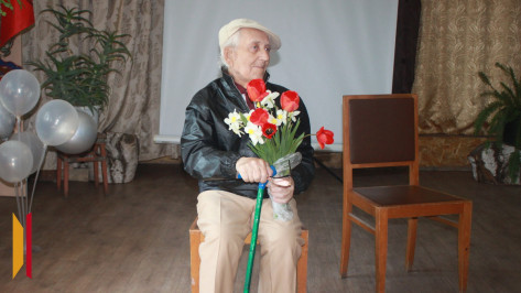 Тепло души – малой родине. В Панинском районе состоялся творческий вечер 89-летнего поэта Алексея Гудкова