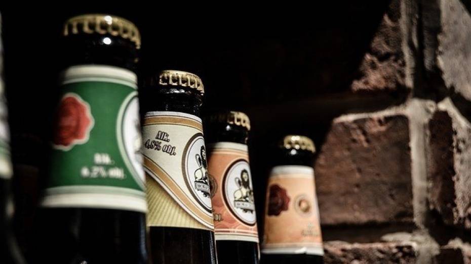Жительница Воронежской области попала под следствие за продажу пива 16-летней девушке