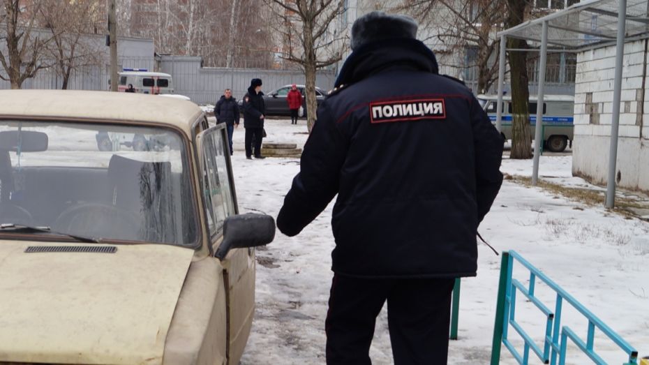 Полицейский догнал машину с пьяными родителями и ребенком в Воронежской области