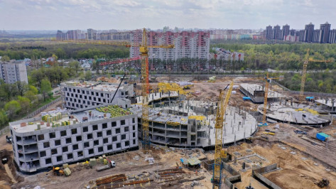 Мэр Воронежа рассказал о ходе строительства мегашколы