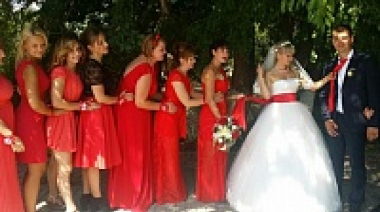 В Новохоперском районе  вошли в моду красные, лиловые и желтые свадьбы