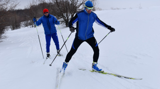 Поворинцев пригласили на лыжную гонку