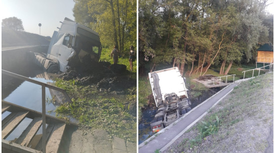 Тяжелый грузовик вылетел с дороги в родник в воронежском селе: пострадал водитель