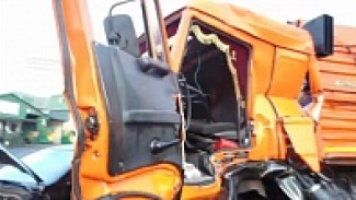 В Курской области воронежец въехал на «КамАЗе» под товарный поезд