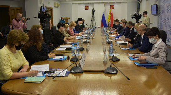 Бюджет, доплаты и развитие села: над чем работали воронежские депутаты в Госдуме