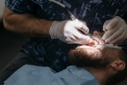 Стоматологи потеснили айтишников в топе самых прибыльных профессий Воронежа