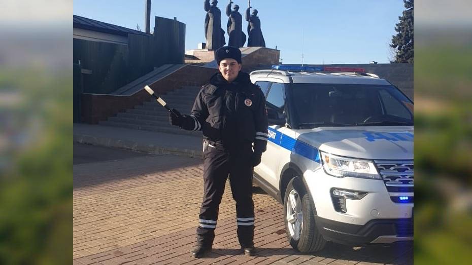 В Воронеже инспектор ДПС оказал первую помощь истекающему кровью мужчине