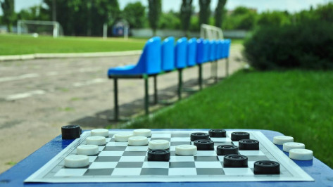 Бутурлиновский инвалид по зрению победил в межрайонном шашечном турнире