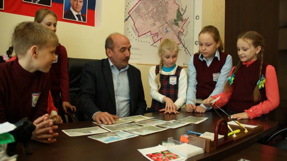 Каменские школьники предложили выпустить открытки к 45-летию района