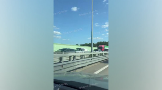 Причиной 10-километровой пробки под Воронежем стало столкновение 8 автомобилей