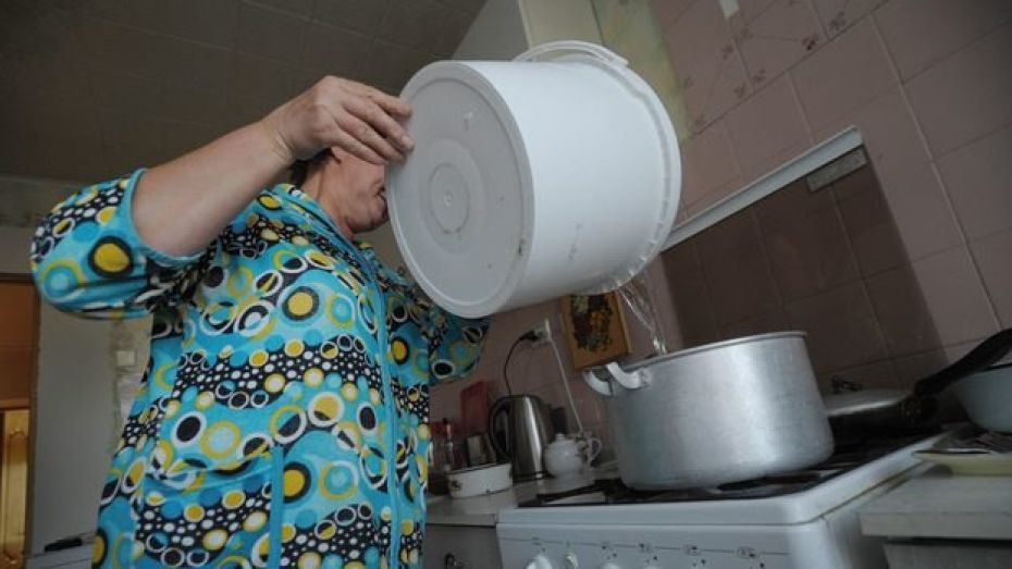 В Воронеже подвезут воду к отключенным после коммунальной аварии домам