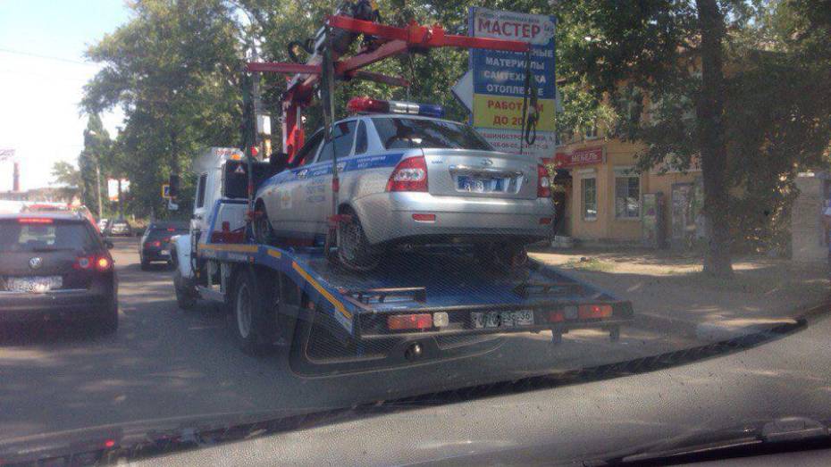 Полицейские объяснили эвакуацию машины ГИБДД в Воронеже