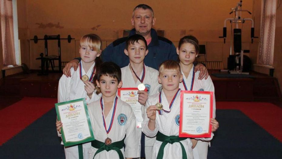 Верхнехавские каратисты завоевали 6 медалей на межрегиональном турнире 