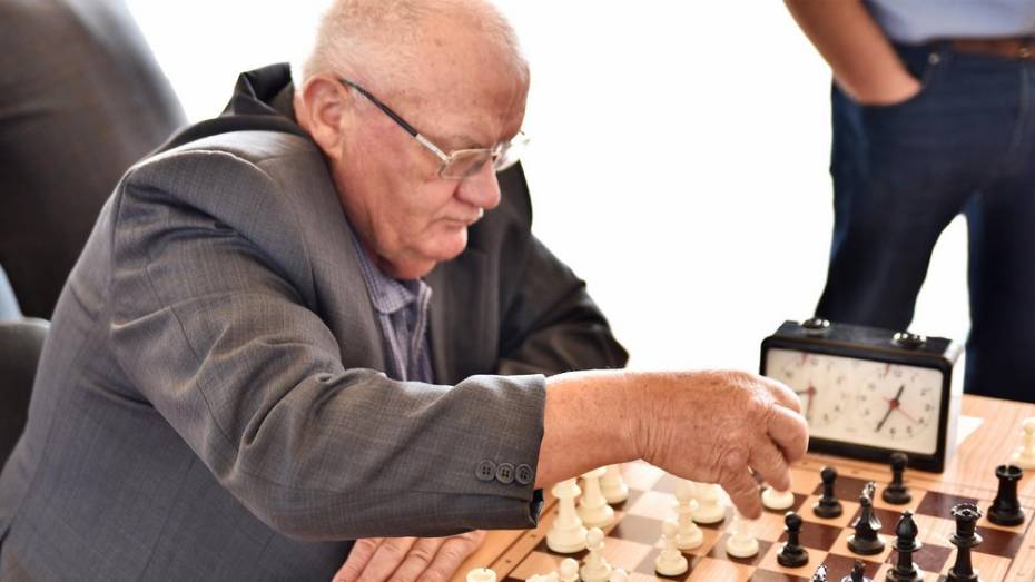 Бутурлиновец завоевал «золото» в межрайонном шахматном турнире памяти Александра Бровашова