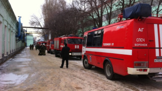 В Воронеже загорелся тепловозоремонтный завод