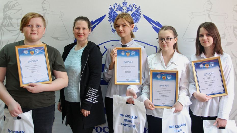Грибановская школьница победила в областном конкурсе «Право в объективе»