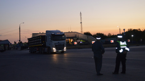 В Павловске на трассе М-4 «Дон» проверили самочувствие водителей-транзитчиков 