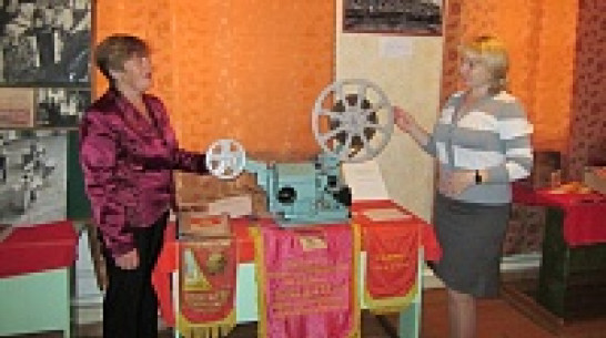 Репьевский музей получил в подарок советскую киноустановку