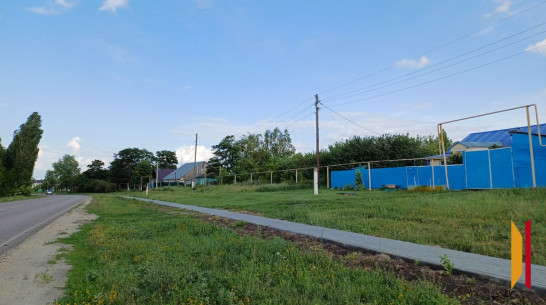 В хохольском селе Семидесятное построили тротуар