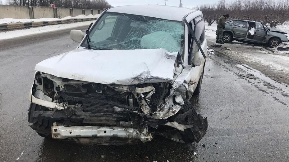 Под Воронежем при столкновении ВАЗа и Mitsubishi Pajero погиб 31-летний мужчина