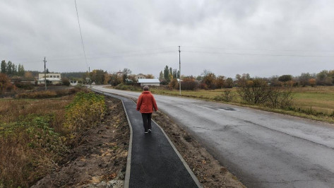 В петропавловском селе Пески на двух улицах проложили пешеходную дорожку