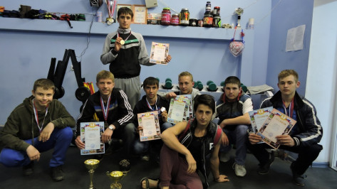 Кантемировские гиревики завоевали 12 медалей на чемпионате области