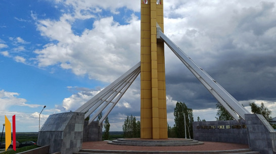 На мемориале в хохольском селе Гремячье сделали косметический ремонт