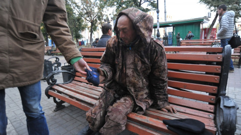 Репортаж РИА «Воронеж». Как волонтеры подарили воронежским бездомным рукавицы и свитера