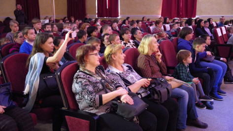 Воронежские психологи и соцработники устроили елку для особенных детей