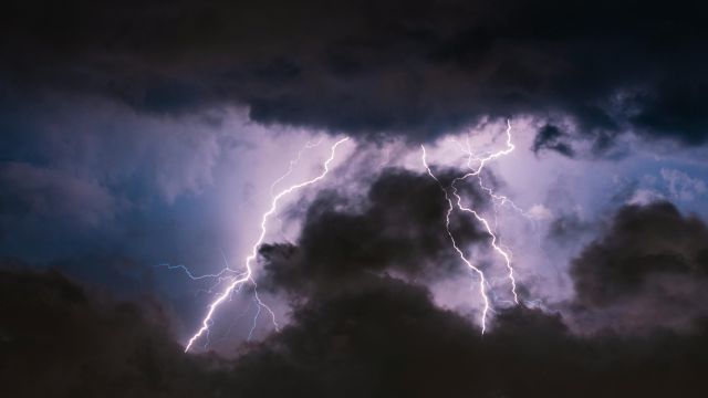 Воронеж накрыла гроза ночью 6 июля: фото и видео