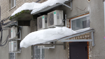Воронежцев предупредили о сходе снега и наледи с крыш