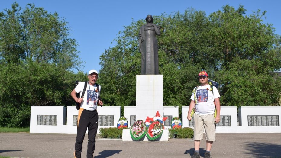В Борисоглебск прибыл идущий пешком из Грузии 48-летний путешественник