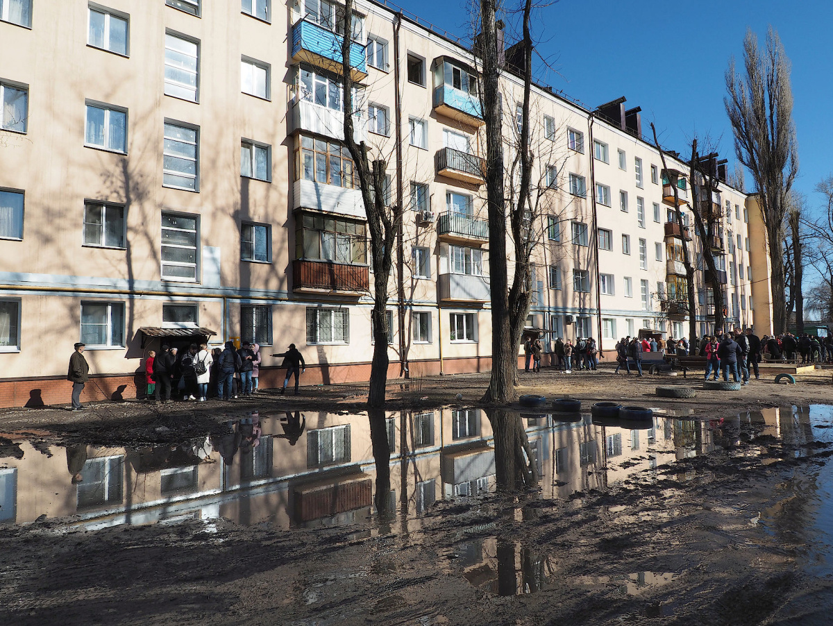 Воронеж 5 дней. Пятиэтажка. Многоквартирный дом фото. Брежневка 5 этажка. Кровля пятиэтажки.