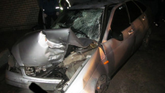 В Воронеже «Лада Приора» врезалась в дерево: водитель погиб