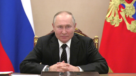 Владимир Путин запретил вывозить из страны более 10 тыс долларов наличными
