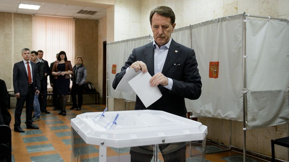 Воронежский губернатор проголосовал на праймериз «Единой России»