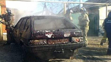 В Лисках в гараже сгорел «ВАЗ»