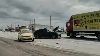 В ДТП с участием Volkswagen, «Лады» и фуры в Воронежской области пострадала 62-летняя женщина