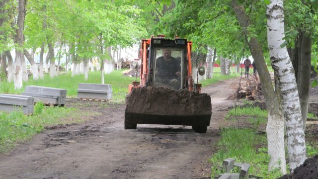 В Бобровском районе реконструируют парк