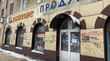 Фасады домов в двух районах Воронежа очистят от рекламы