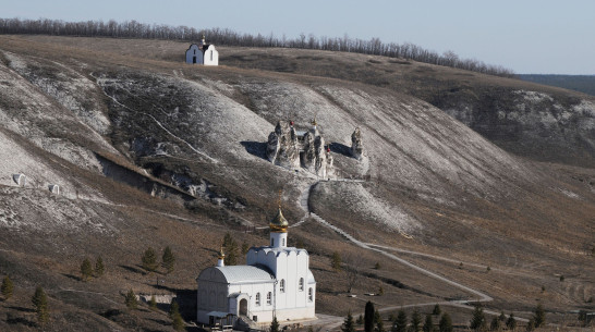 Дорогу в Костомаровский монастырь в Воронежской области отремонтируют к сентябрю 2022 года