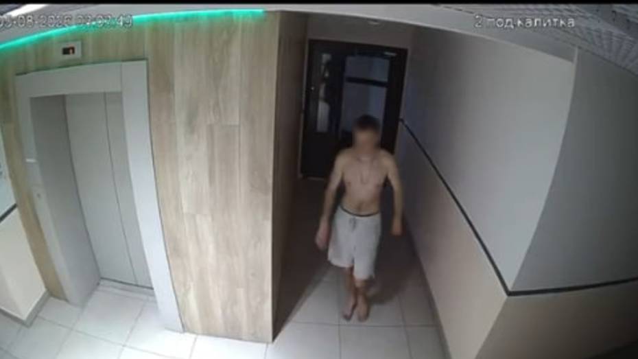 В Воронежской области незнакомец ворвался в квартиру женщины и избил ее обувной ложкой