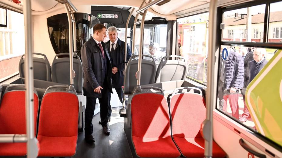 Воронежский губернатор выделил 1,5 млрд рублей на покупку 83 новых автобусов
